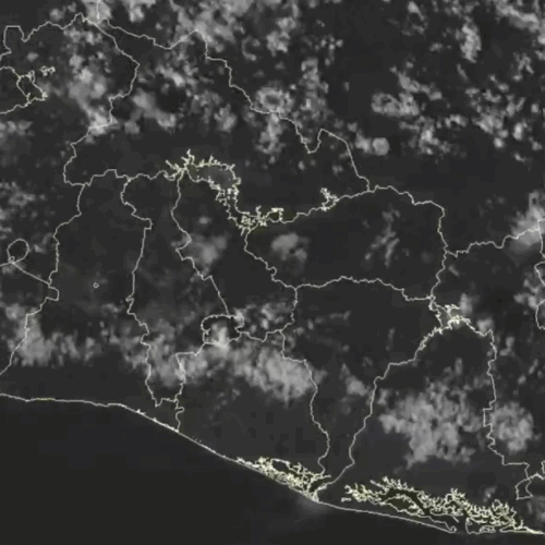 Imagen satelital muestra tormentas moderadas a fuertes en el norte de Morazán, San Miguel y Chalatenango. Foto: @MedioAmbienteSV
