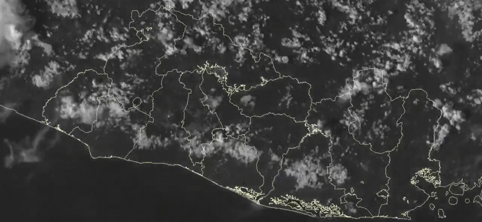 Imagen satelital muestra tormentas moderadas a fuertes en el norte de Morazán, San Miguel y Chalatenango. Foto: @MedioAmbienteSV