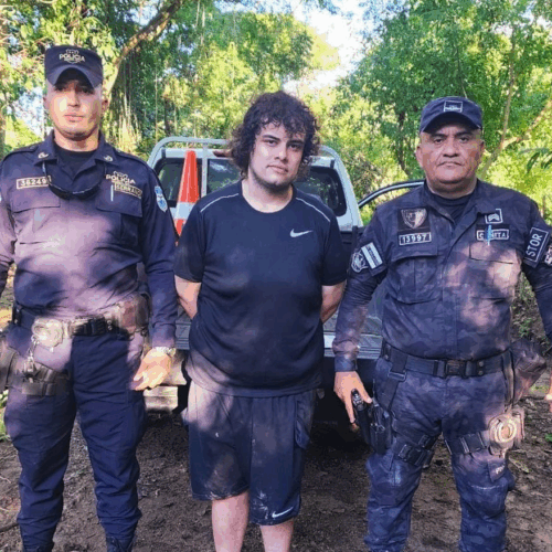 Elibel Dannilson Alvarenga Flores, capturado por hurto agravado de vehículo en Chalatenango. Foto: @PNCSV.