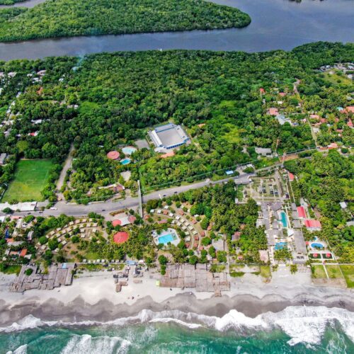 Pie de foto: El Parque Recreativo Costa del Sol ofrece palapas, piscinas y áreas seguras para niños, ideal para disfrutar en familia. Foto: Parque Recreativo Costa del Sol