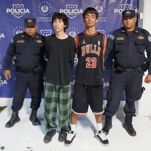 Edgar Gael Amaya Amaya y Diego Alejandro Alas Martínez, detenidos con drogas en Santa Tecla. Foto: @PNCSV.