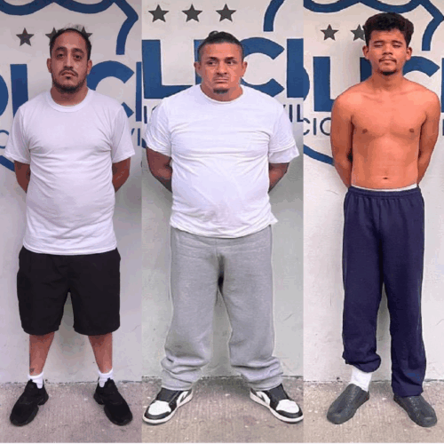 La Policía Nacional Civil (PNC) detuvo a tres presuntos pandilleros en el Aeropuerto Internacional de El Salvador. Foto: @PNCSV.
