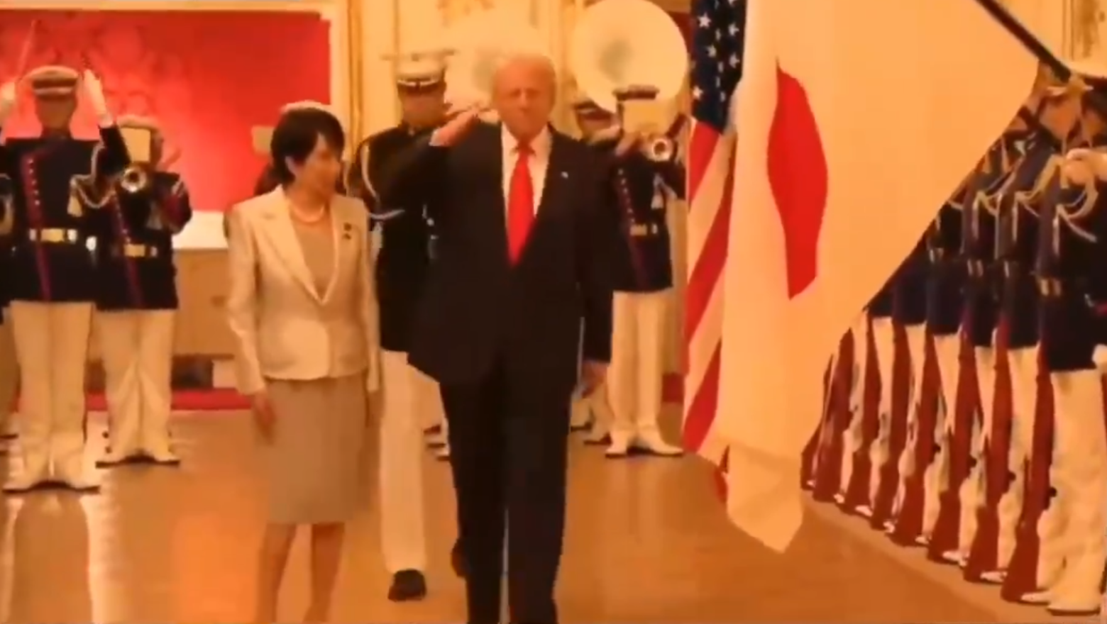 Gustavo Petro criticó a Donald Trump por saludar la bandera japonesa, recordando los bombardeos atómicos en Hiroshima y Nagasaki. Foto: Cortesía
