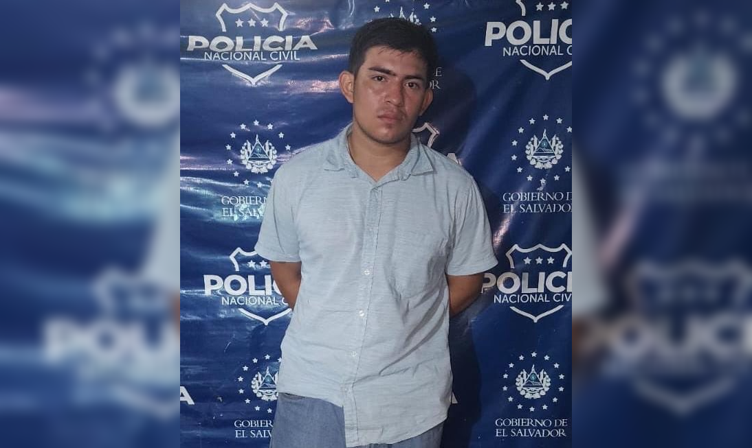Sander Bryan López Franco, de 19 años, fue capturado por la PNC en Sonsonate por distribución de droga. Foto: @PNCSV.