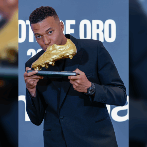 Kylian Mbappé recibe la Bota de Oro 2024-25 en el Santiago Bernabéu, rodeado de sus compañeros y autoridades del Real Madrid. Foto: Real Madrid