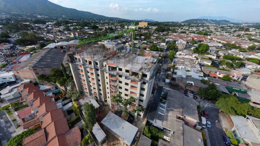 📈 Crecimiento del sector construcción en El Salvador supera 30% y genera 167,500 empleos. | Comenta qué impacto ves en tu ciudad. Foto: OPAMSS