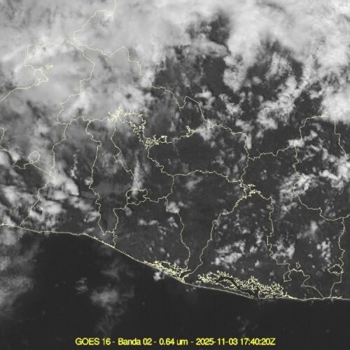 Imagen satelital del MARN que muestra la nubosidad y la dirección de los vientos Nortes que afectarán El Salvador esta tarde. Foto: @MedioAmbienteSV