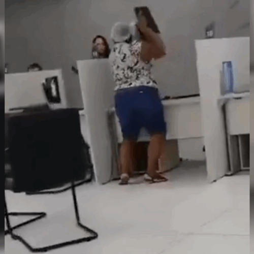 Una mujer destruyó equipos de una compañía eléctrica en Brasil por la falta de energía. Foto: Cortesía