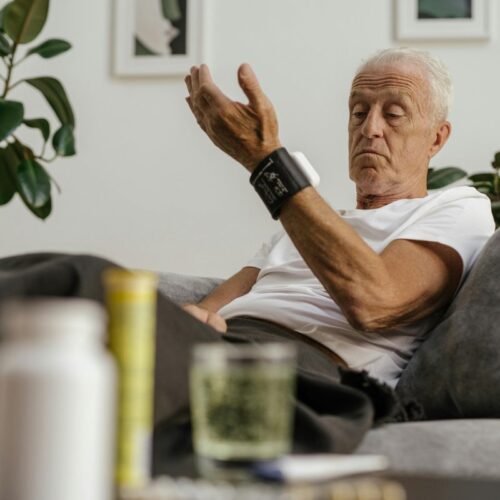 El monitoreo remoto de los signos vitales aumenta la capacidad de los médicos para atender más pacientes, especialmente aquellos con problemas de salud complejos. (Foto: Pexels / shvets production