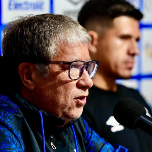 Jugadores de La Selecta lloran tras el 0-3 ante Panamá en el Rommel Fernández. Foto: @indeselsalvador