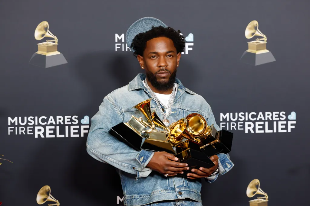 Kendrick Lamar domina las nominaciones de los Grammy 2026, pero hay sorpresas y ausencias que generan debate. (Foto: Getty Imagens)
