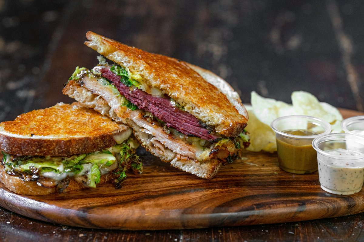 El sándwich, un ícono gastronómico que une culturas y sabores en todo el mundo. Foto: Daniel Torobekov