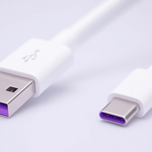 Los USB morados ofrecen una carga más rápida y eficiente para tus dispositivos. Foto: Ilustración.