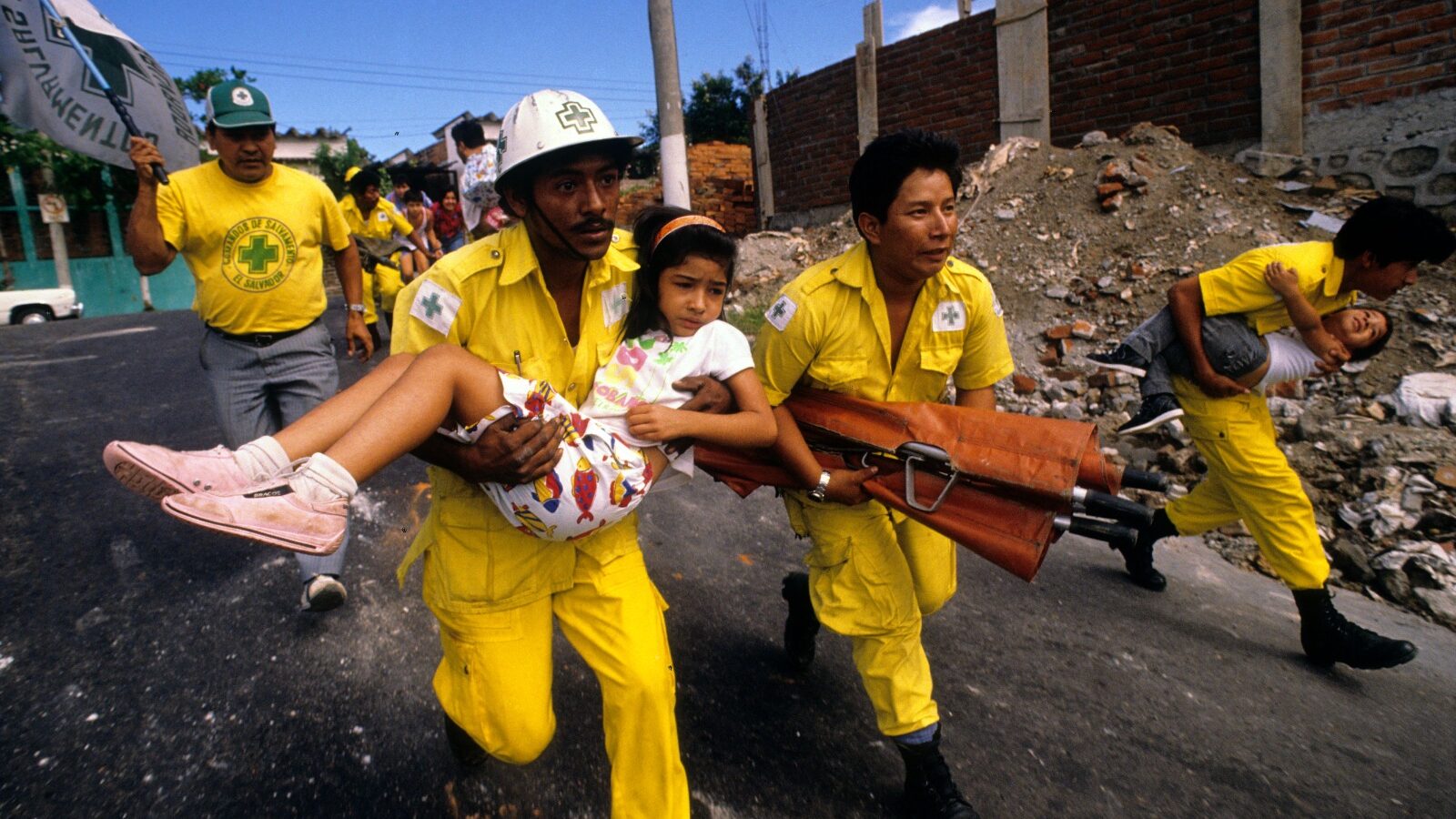 La ofensiva "Hasta el tope" de 1989 dejó un saldo de destrucción y dolor en El Salvador, marcando un antes y después en la guerra civil. Foto: Comandos de Salvamento.