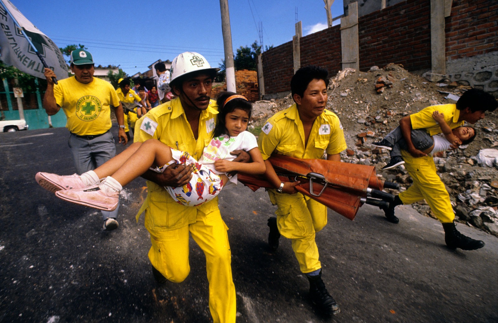 La ofensiva "Hasta el tope" de 1989 dejó un saldo de destrucción y dolor en El Salvador, marcando un antes y después en la guerra civil. Foto: Comandos de Salvamento.