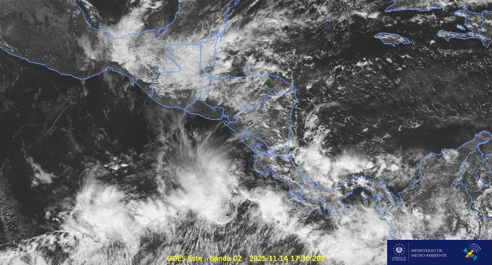 Imagen satelital del territorio salvadoreño con cielo nublado. Se esperan lluvias y ráfagas de viento de hasta 40 km/h este 14 de noviembre. Foto: @MedioAmbienteSV.