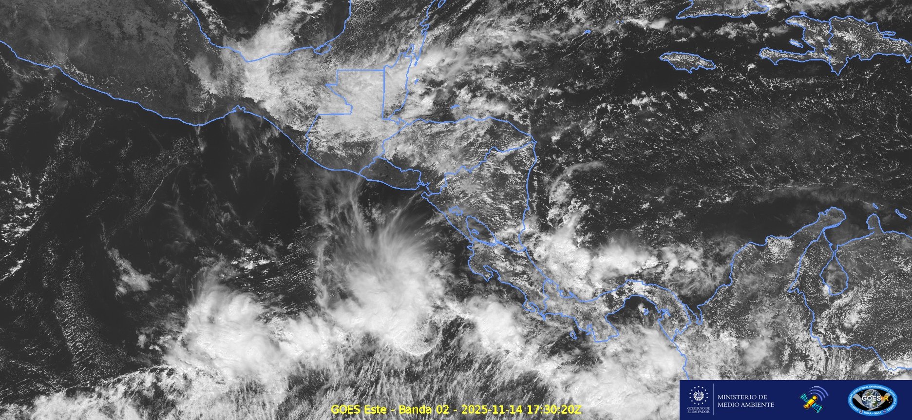 Imagen satelital del territorio salvadoreño con cielo nublado. Se esperan lluvias y ráfagas de viento de hasta 40 km/h este 14 de noviembre. Foto: @MedioAmbienteSV.