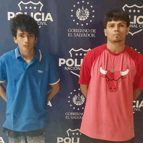 La PNC capturó a dos jóvenes con porciones de marihuana y cocaína en la colonia Milagro de La Paz, San Miguel. Foto: @PNCSV