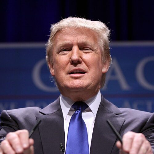 Donald Trump y Gianni Infantino anunciaron el "FIFA Pass", un programa para agilizar visas de aficionados al Mundial 2026 en Estados Unidos. Foto: Gage Skidmore.