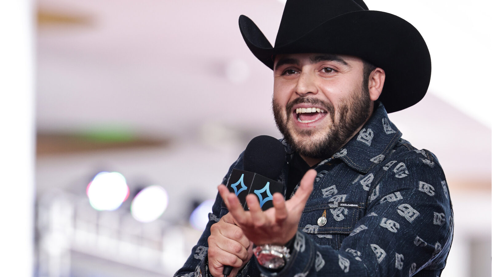 Gerardo Ortiz, cantante de corridos, será sentenciado por participar en un concierto organizado por el CJNG. Foto: Cortesía.