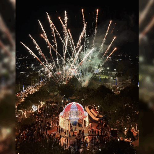 Familias disfrutan de la Villa Navideña de El Cafetalón en Santa Tecla, con túneles de luces y actividades para todas las edades. Foto: @SantaTeclaSV.