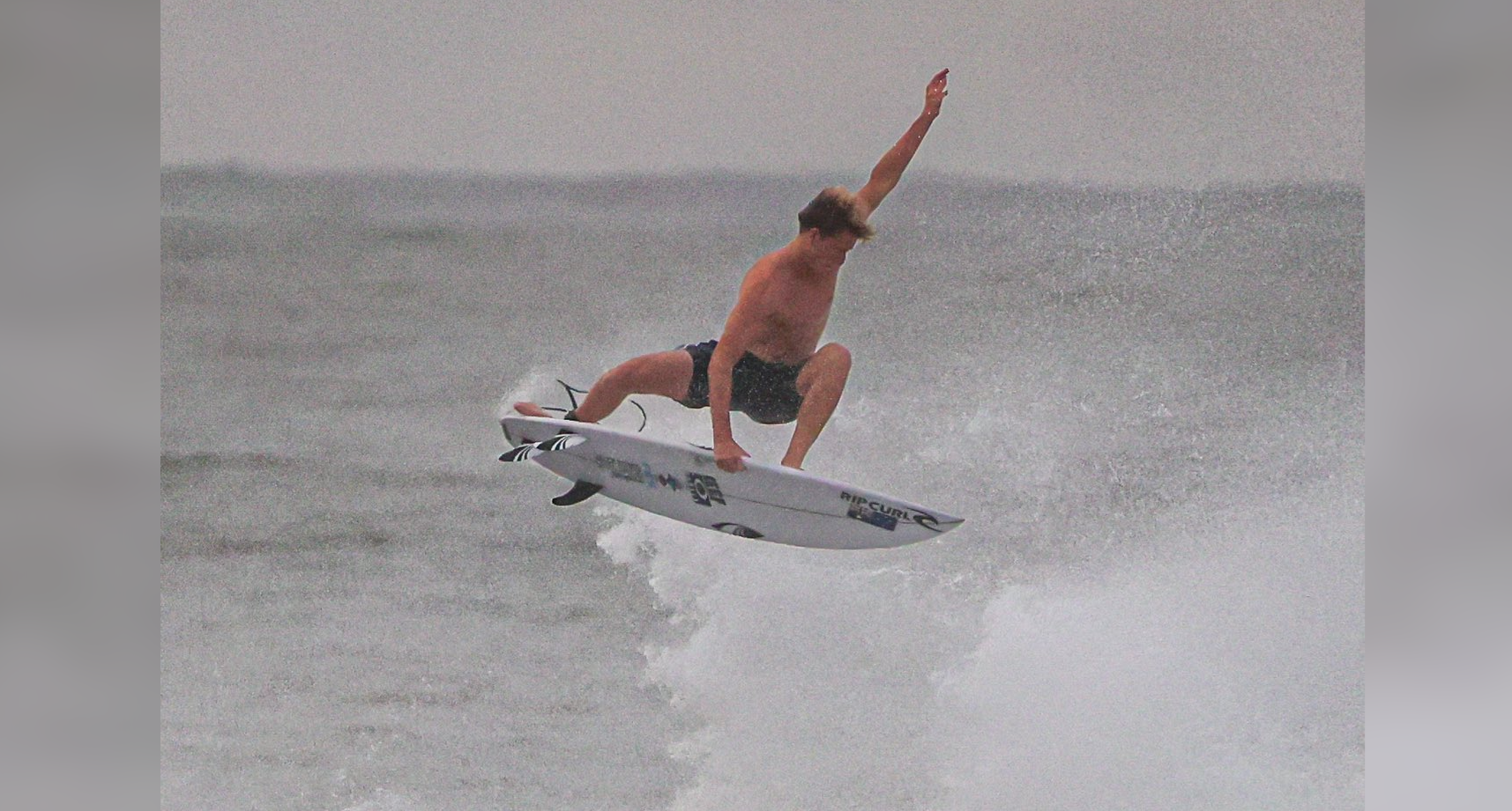 El Sunzal se prepara para recibir a los mejores surfistas del mundo en el Surf City El Salvador Longboard Championships 2025. Foto: @MITURElSalvador