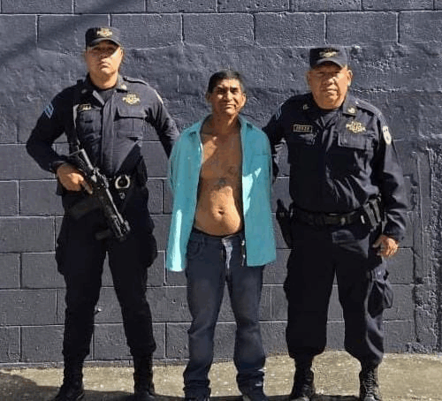 La Policía Nacional Civil (PNC) recapturó a Juan Aníbal Cruz Flores, responsable de un homicidio ocurrido en San Pedro Perulapán, Cuscatlán. Tras 17 años libre, fue detenido en Santa Cruz Michapa y será procesado por una nueva víctima y delitos anteriores. Foto: PNCSV.