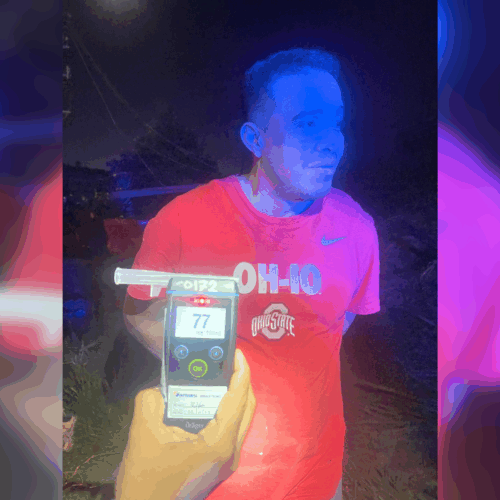 La PNC capturó a Eric Jesús Arosemena Mallett, de 35 años y nacionalidad panameña, tras registrar 77° de alcohol en una prueba de alcoholemia. El hecho ocurrió en el km 6 ½ de la carretera a Oro, Ilopango. Será procesado por conducción peligrosa. Foto: PNCSV.