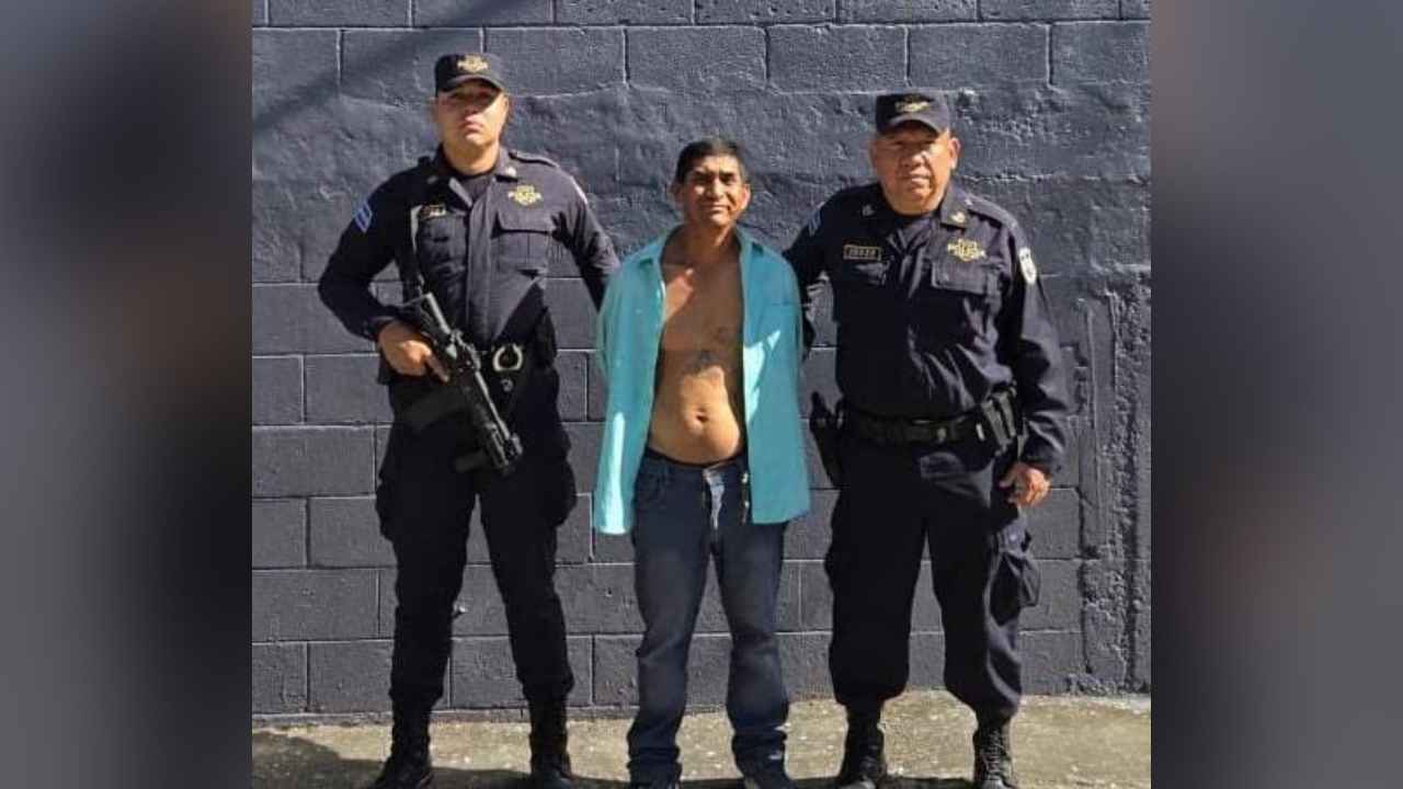 Juan Aníbal Cruz Flores, quien pagó 17 años de cárcel por otro crimen, es detenido por la PNC por el homicidio de un vigilante de iglesia en Cuscatlán Norte. La víctima le había brindado ayuda. Foto: PNC