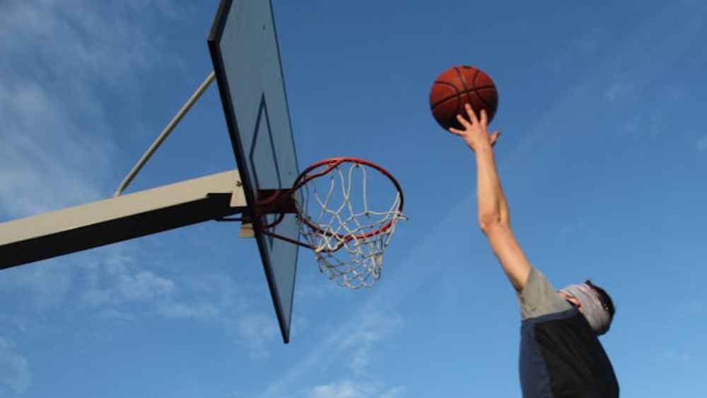 El Salvador acogerá el XIII Campeonato Panamericano de Maxibaloncesto 2026, un evento que espera la llegada de 30 naciones y miles de atletas. La capacidad organizativa y la infraestructura fueron clave para la FIMBA. Foto: Louis Joossens / Pexels