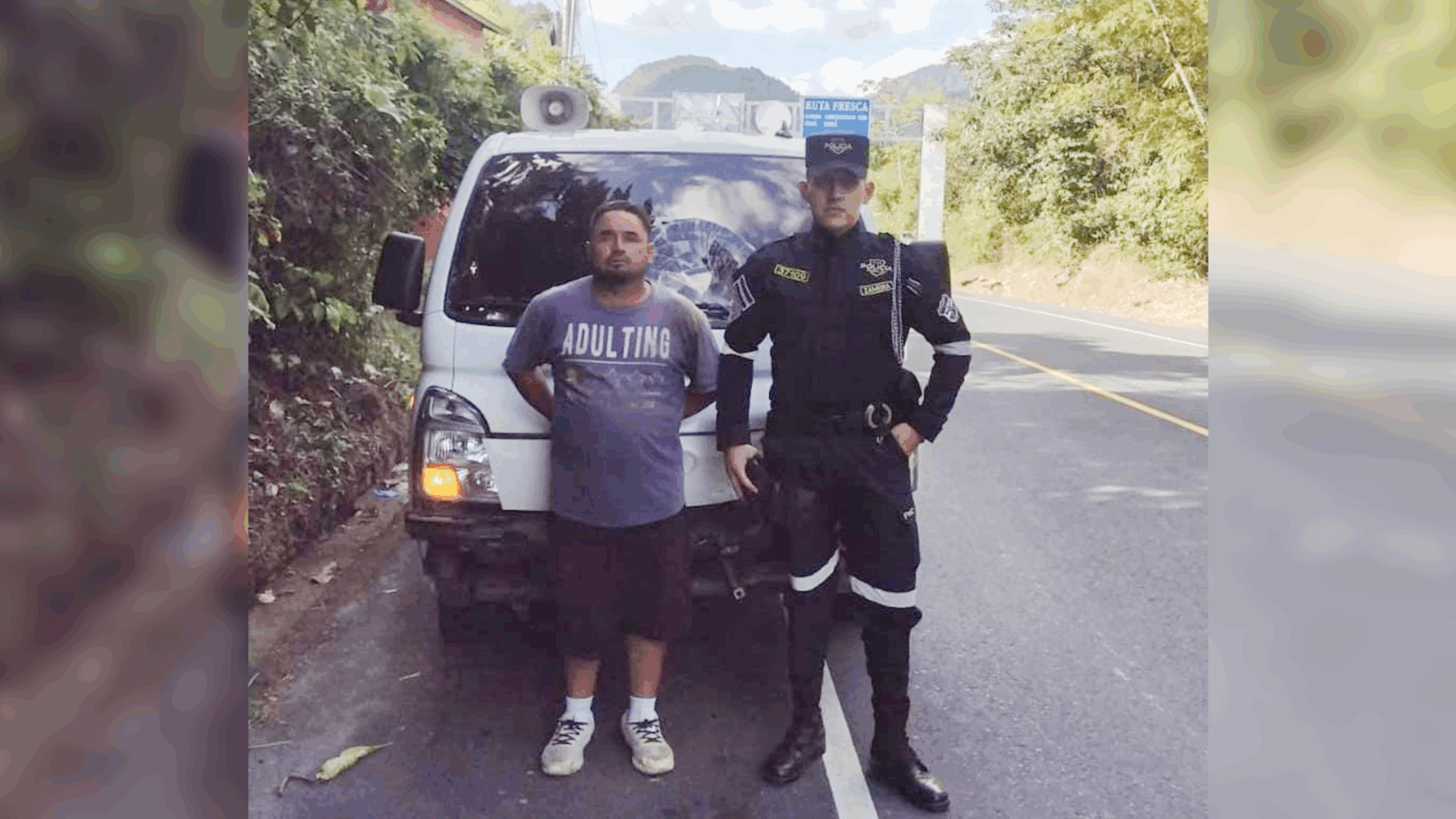 Motociclista resultó lesionado tras ser atropellado por una camioneta en Chalatenango. El conductor fue capturado y remitido por lesiones culposas. Foto: PNCSV.