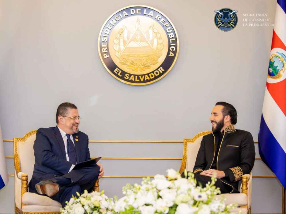 El mandatario costarricense, Rodrigo Chaves, visitará El Salvador por invitación de Nayib Bukele para estrechar lazos de amistad y cooperación. La agenda de la visita presidencial incluye un recorrido conjunto por el CECOT el día viernes. Foto: Archivo.