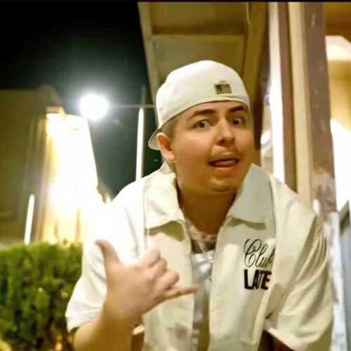 ¡El tema de Yeik, La Tortuga y Supremo ha encendido la polémica! La letra sin tapujos divide a El Salvador y genera un debate regional. ¡Lee por qué todos están hablando de esta canción! Captura de pantalla.