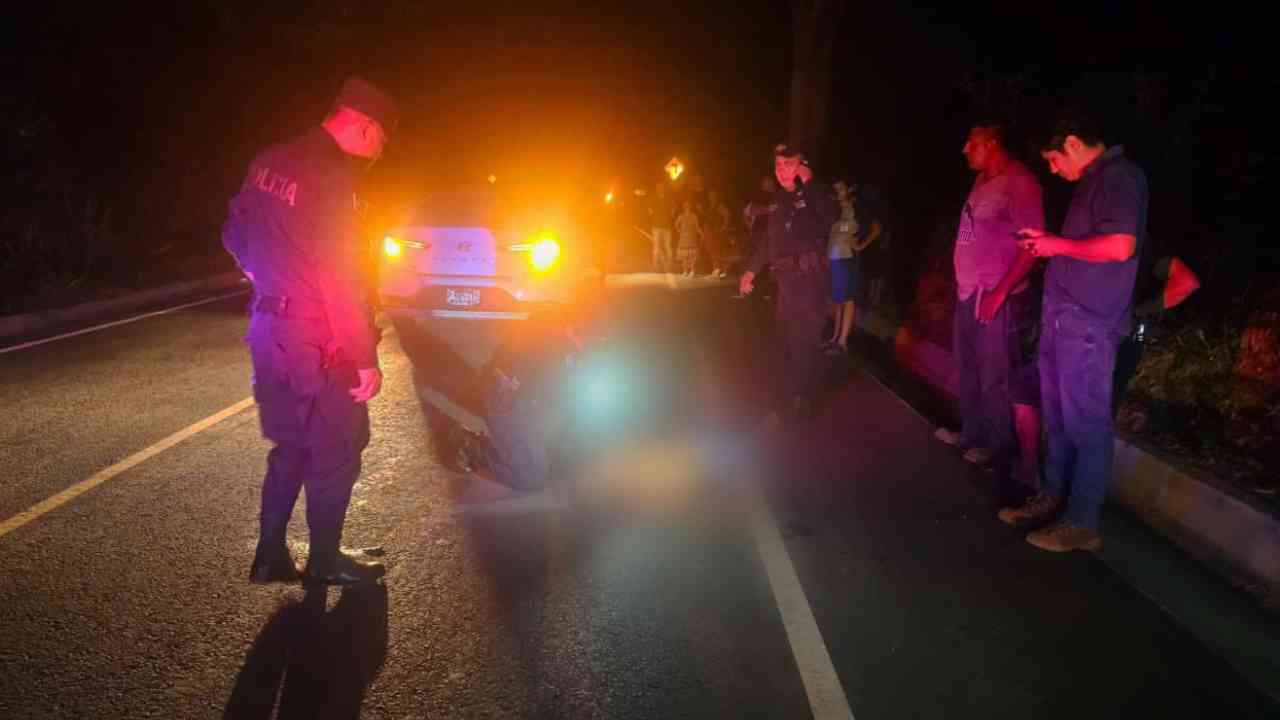 El 15 de diciembre cerró con una serie de Accidentes viales que dejaron un muerto por atropello en San Miguel y cinco heridos por colisiones en La Paz y Sonsonate, según reportes de la PNC. Cortesía.