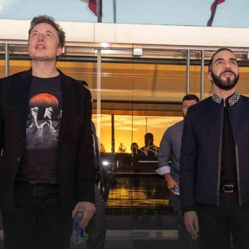 xAI y El Salvador anunciaron el primer Programa Nacional de Educación con IA en El Salvador en el mundo. La tecnología, basada en Grok, llegará a más de un millón de estudiantes como tutor personalizado de Primer Grado a Bachillerato. Archivo.