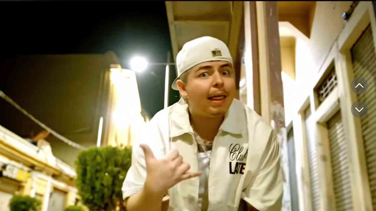 ¡El tema de Yeik, La Tortuga y Supremo ha encendido la polémica! La letra sin tapujos divide a El Salvador y genera un debate regional. ¡Lee por qué todos están hablando de esta canción! Captura de pantalla.