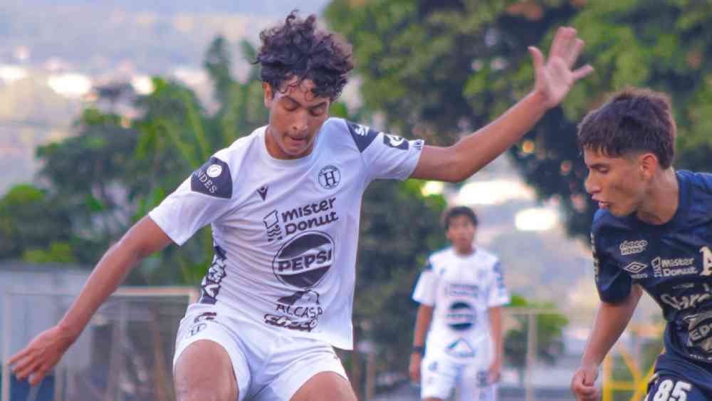 El Club Deportivo Hércules, que compite en la Segunda División, confirmó la contratación de Daniel Corti como su nuevo estratega, buscando reestructurar el plantel y lograr el ansiado ascenso. 𝑪.𝑫. 𝑯𝑬́𝑹𝑪𝑼𝑳𝑬𝑺 🏛️🇸🇻 @cdhercules_sv