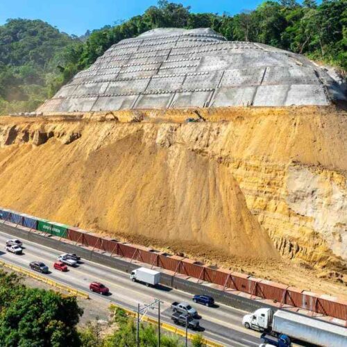 El VMT informó un cierre temporal total en ambos sentidos del tramo Los Chorros, en la carretera Panamericana, a la altura de TADISA. La restricción será el domingo 14 de diciembre, a partir de la 1:00 a.m., y durará solo una hora por trabajos de voladura de talud. Foto: Archivo