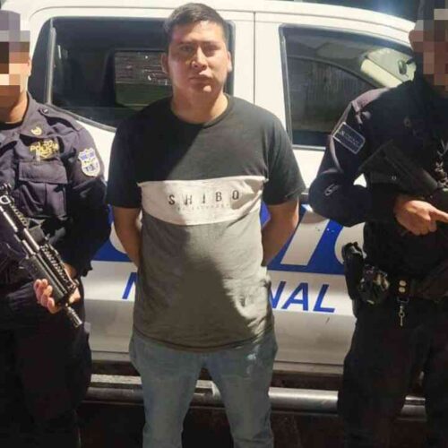 Un golpe a las estructuras criminales. La PNC detuvo en Monte San Juan, Cuscatlán, a Alexis Jhonatan Juárez Orellana, alias “Gato”, un extorsionista de la MS13, quien ahora enfrentará cargos por Agrupaciones Ilícitas. Cortesía