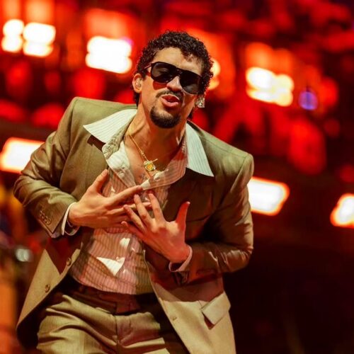 Bad Bunny marcará un hito en el Super Bowl 2026 al ser el primer artista en incluir un programa de lenguaje de señas multilingüe en su presentación, dirigido por la artista puertorriqueña Celimar Rivera. El show también contará con intérpretes para los himnos. Foto: @tonitozayas.