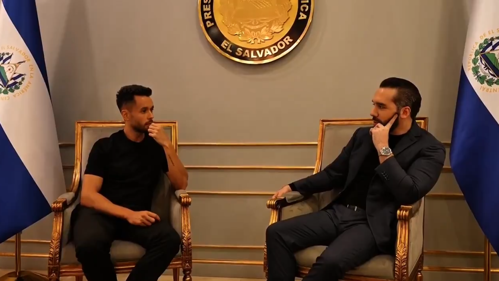 El presidente Nayib Bukele confesó que tiene un acuerdo familiar con su esposa para retirarse en 2029, pero su deseo de continuar las transformaciones en El Salvador pone en duda este pacto. ¿Qué decidirá? Foto: @Nayibbukele