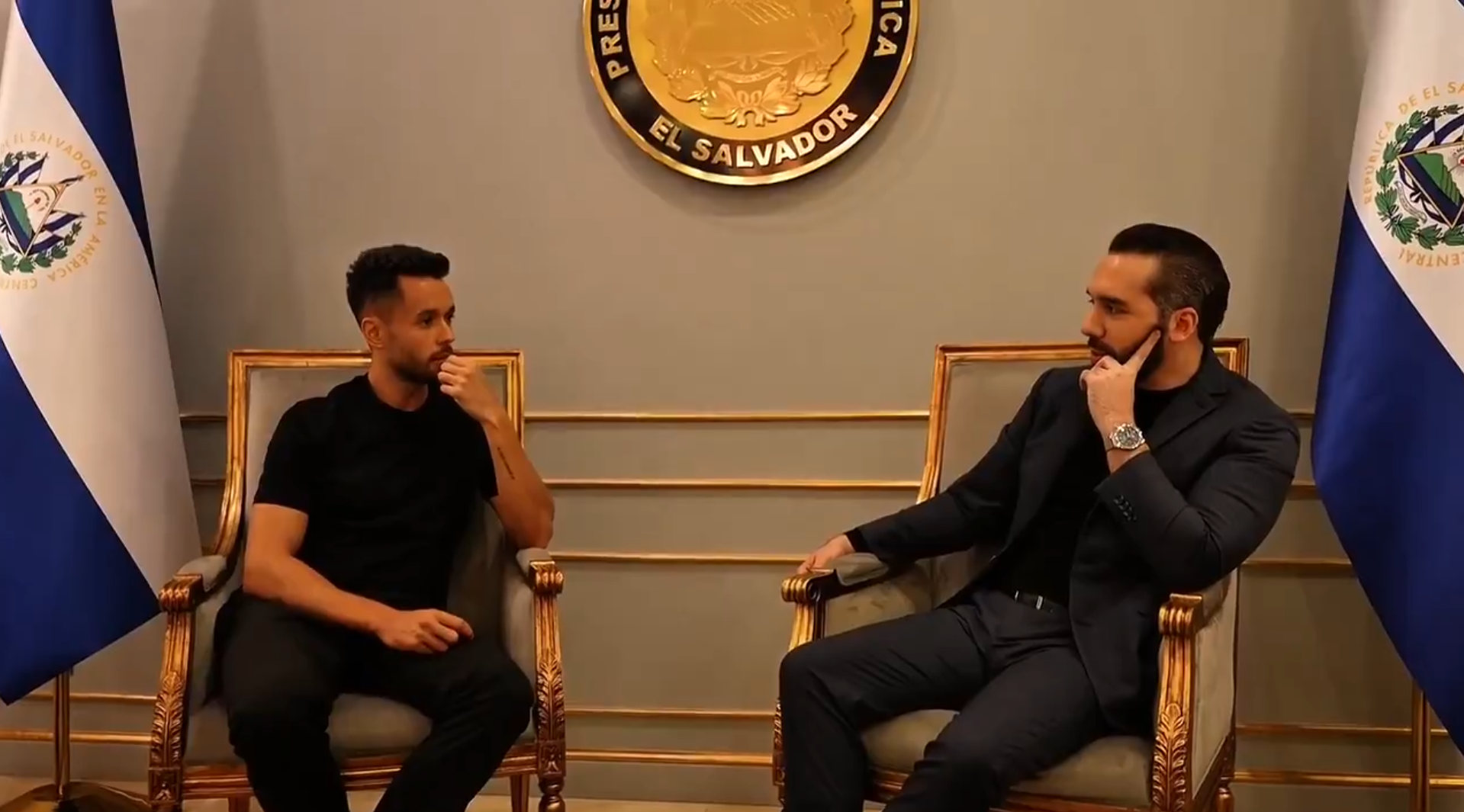 El presidente Nayib Bukele confesó que tiene un acuerdo familiar con su esposa para retirarse en 2029, pero su deseo de continuar las transformaciones en El Salvador pone en duda este pacto. ¿Qué decidirá? Foto: @Nayibbukele