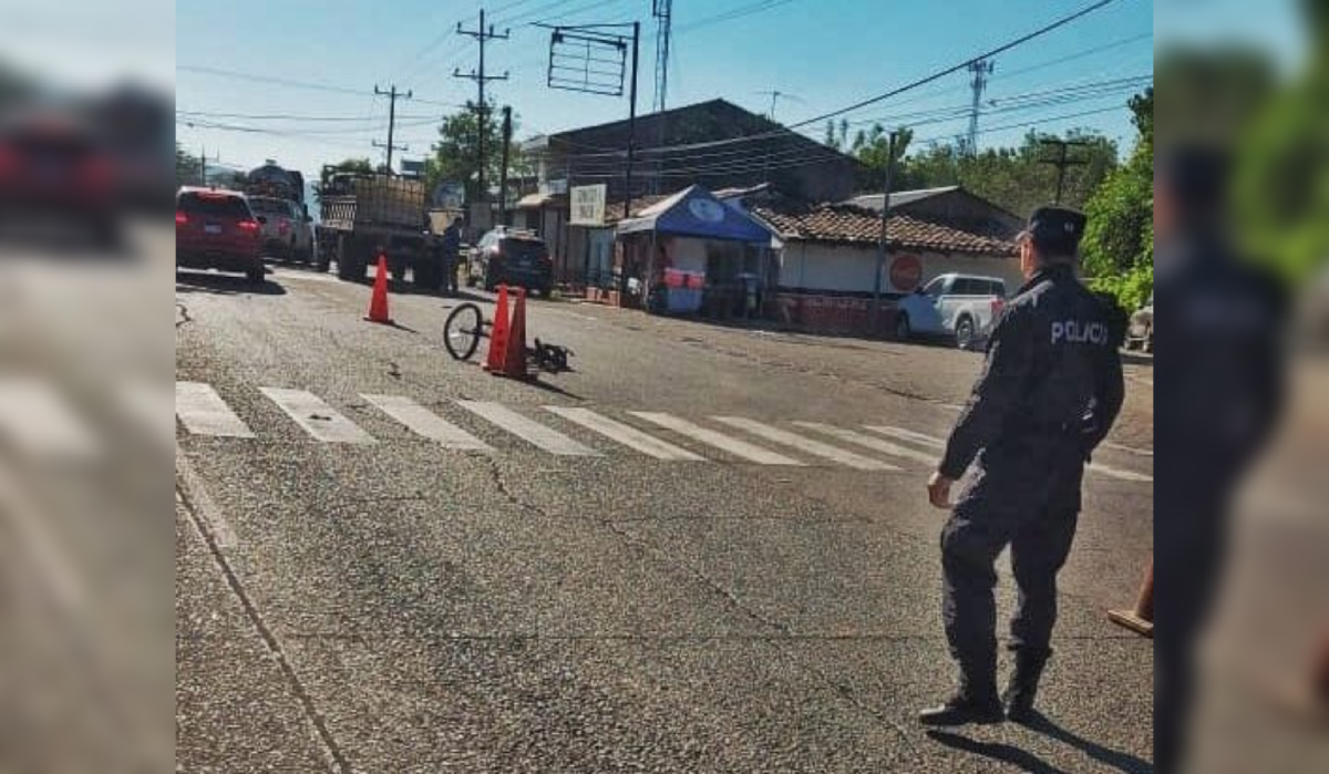 Un hombre perdió la vida tras invadir el carril e impactar contra un vehículo en el km 159 de la carretera Panamericana, en San Miguel. Foto: PNCSV.