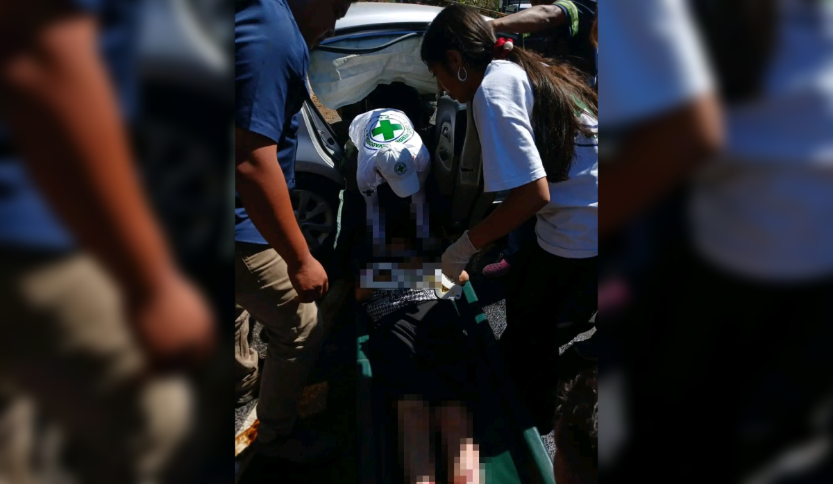 Dos vehículos colisionaron en Cerro Partido, Chalatenango, movilizando a instituciones de primera respuesta. Tres personas resultaron heridas en el accidente. Foto: Cortesía.