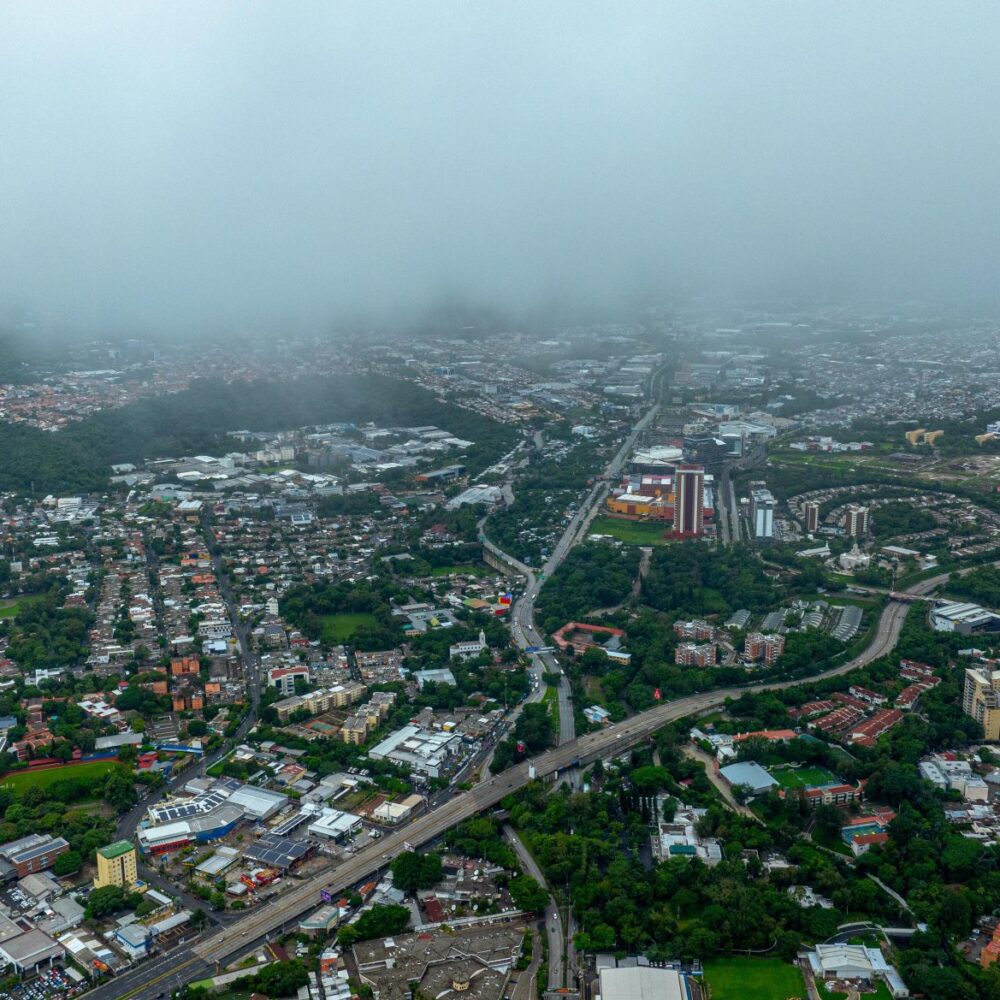 El Ministerio de Medio Ambiente alertó sobre probabilidad de lluvias en distintos puntos del país para este 8 de diciembre. Las precipitaciones se concentrarán en la cordillera volcánica y zona costera, con ráfagas de viento de hasta 20 km/h. Foto: MedioAmbienteSV.