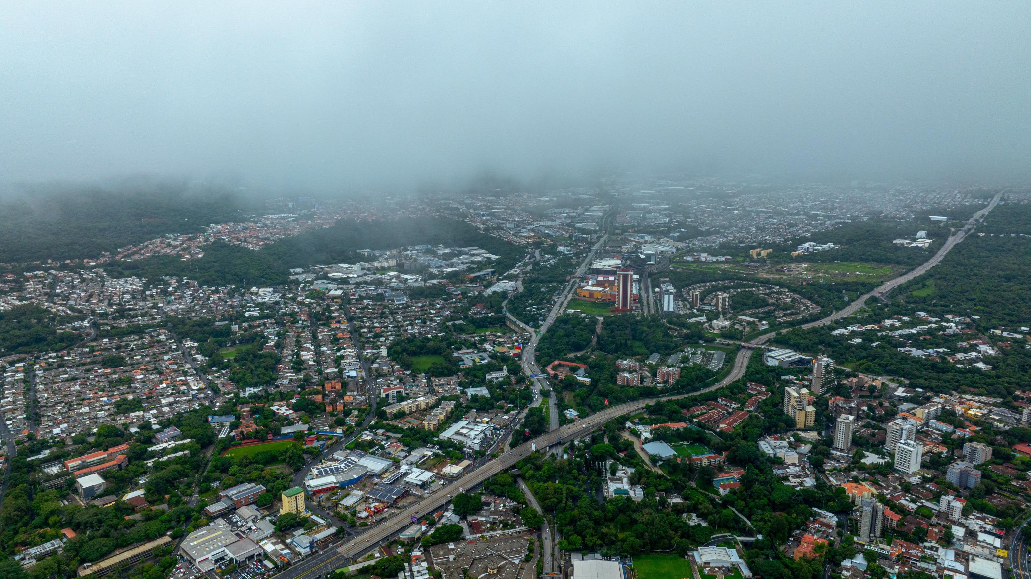 El Ministerio de Medio Ambiente alertó sobre probabilidad de lluvias en distintos puntos del país para este 8 de diciembre. Las precipitaciones se concentrarán en la cordillera volcánica y zona costera, con ráfagas de viento de hasta 20 km/h. Foto: MedioAmbienteSV.