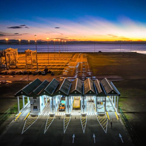 El Salvador impulsa su crecimiento económico mediante la Modernización Portuaria SV, reduciendo la espera de barcos y atrayendo inversiones estratégicas en Acajutla y La Unión. Foto: @SecPrensaSV.