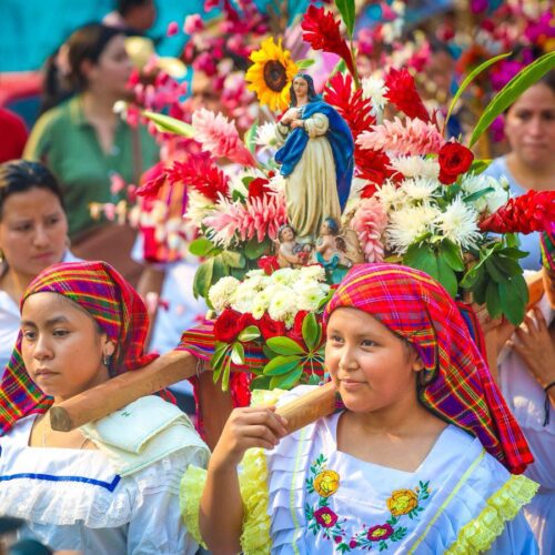 La Cofradía de las Flores y Palmas de Panchimalco fue declarada Patrimonio Cultural Inmaterial de la Humanidad por la UNESCO, un reconocimiento que honra la memoria, fe, arte y tradición viva de El Salvador. Foto: Ministerio de Cultura.