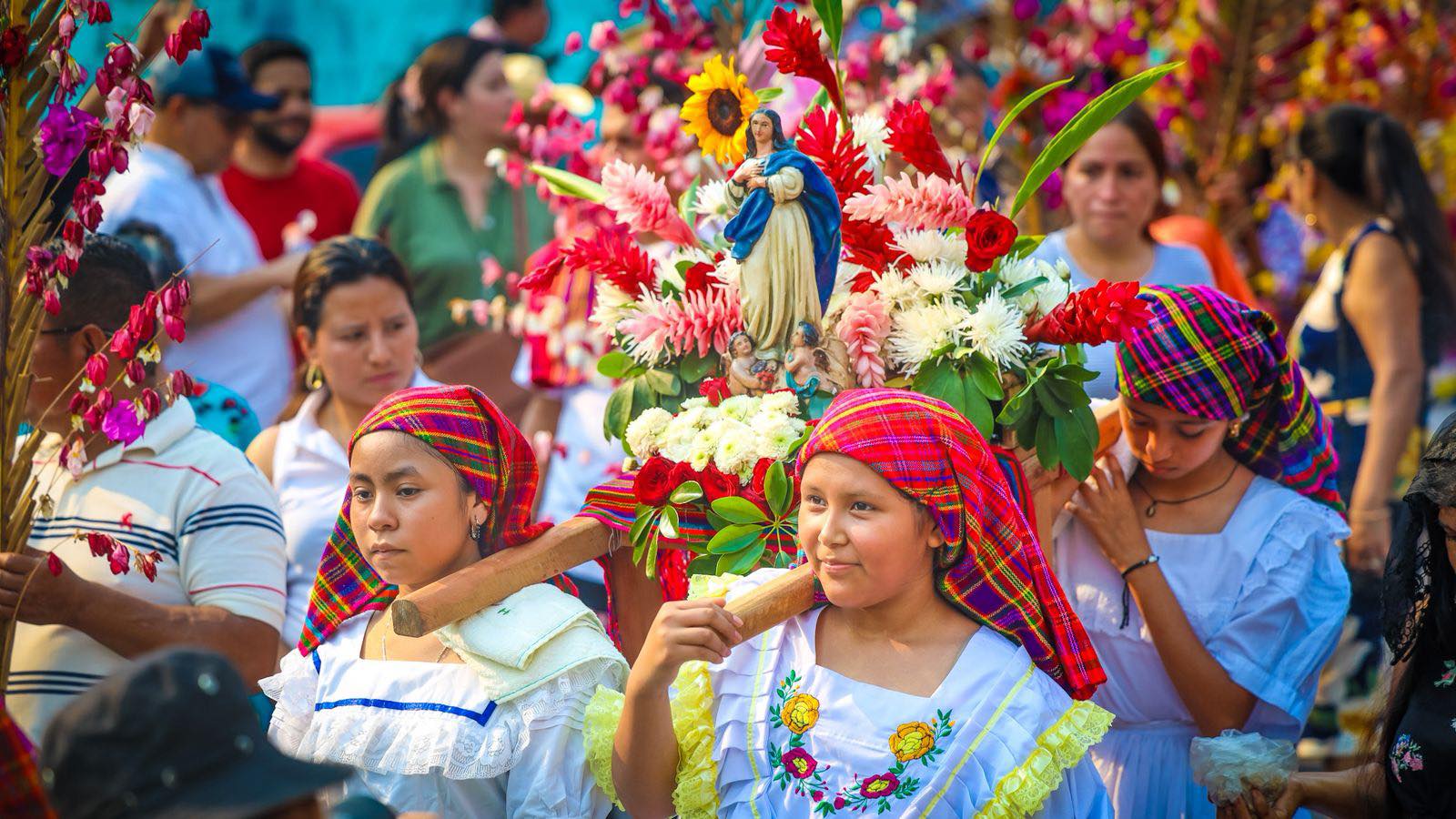 La Cofradía de las Flores y Palmas de Panchimalco fue declarada Patrimonio Cultural Inmaterial de la Humanidad por la UNESCO, un reconocimiento que honra la memoria, fe, arte y tradición viva de El Salvador. Foto: Ministerio de Cultura.