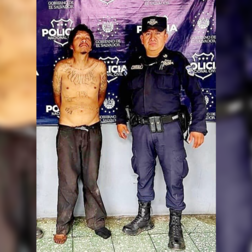 La Policía Nacional Civil (PNC) capturó a Jaime Oswaldo Cortez Gutiérrez, alias "Monge", un gatillero de la 18S con antecedentes delictivos desde 2002. Fue detenido en Sonsonate Centro durante un patrullaje preventivo y será procesado por homicidio en grado de tentativa, lesiones, robo y agrupaciones ilícitas. Foto: PNCSV.